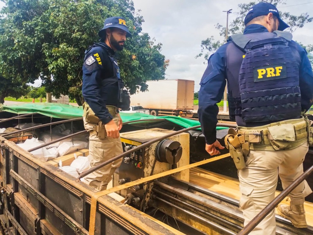 PRF flagra transporte irregular de madeira em Rondonópolis (MT)